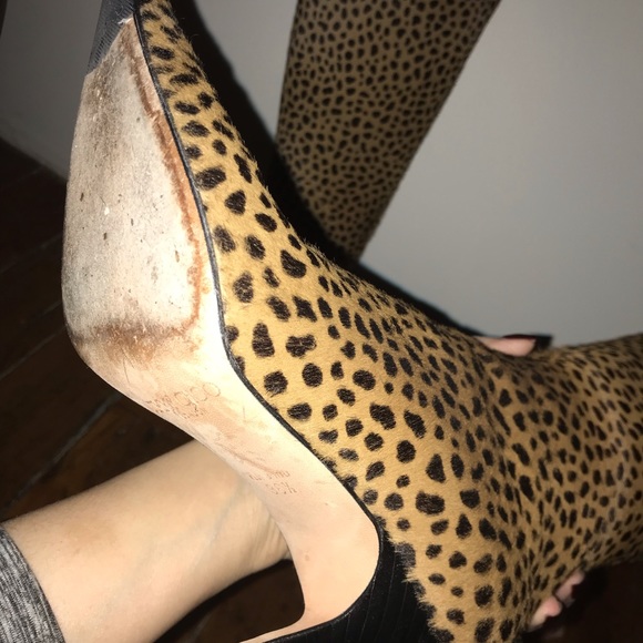 Incredibly Chic & Sleek Jimmy Choo Leopard Knee-Height Boots - Picture 5 of 6